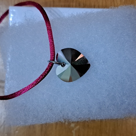 Rose Garden Crystal Heart Necklace - Picture 6 of 6